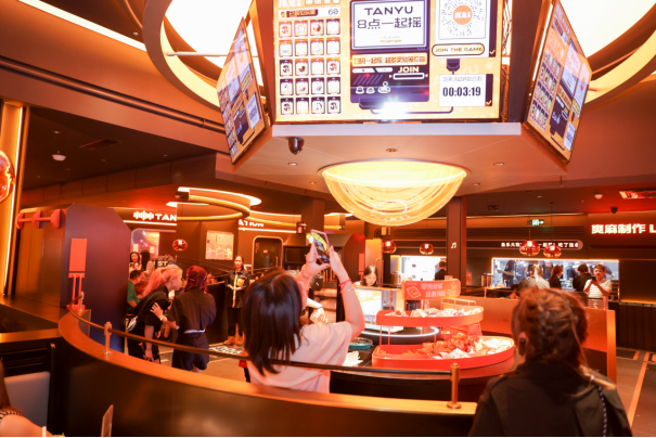 餐飲模式又一大創(chuàng)舉！探魚新店型營(yíng)造“娛樂城”式沉浸消費(fèi)體