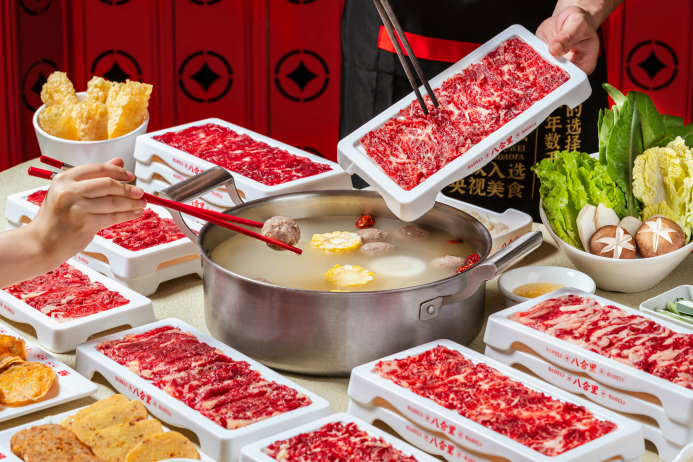 一人食火鍋“受害者”爆火后，八合里火鍋官方回應(yīng)來了|餐飲界