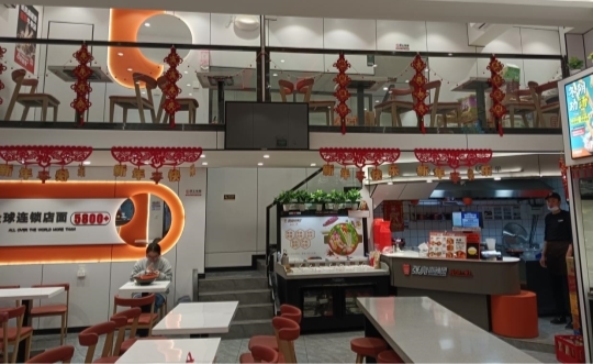 柳州加盟商施洪邦：一個不會煮麻辣燙的店主，如何實現(xiàn)首日破萬？