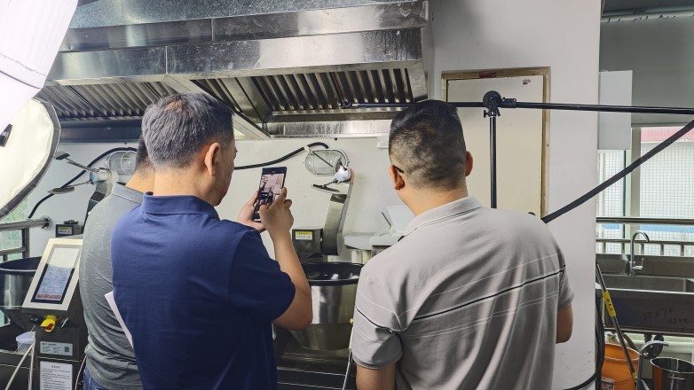 炒菜機器人席卷餐飲，預制菜迎來終結(jié)者？|餐飲界
