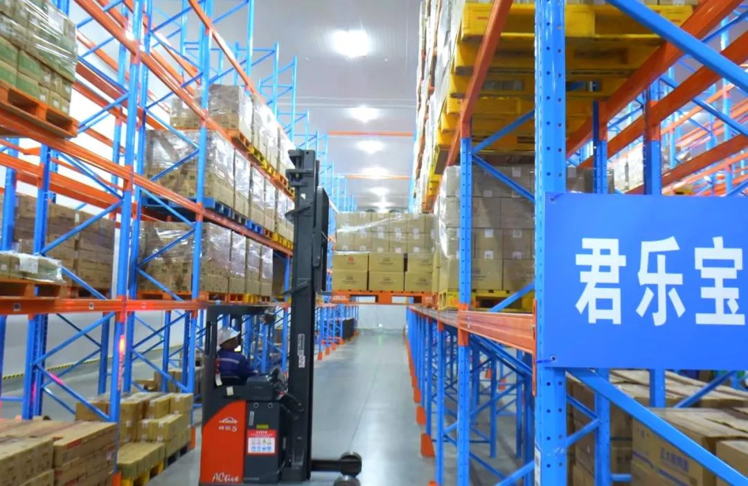蜀?！辆龢?lè)寶戰(zhàn)略合作升級(jí)，打造全國(guó)極速冷鏈網(wǎng)，破解短保鮮奶配送難題|餐飲界