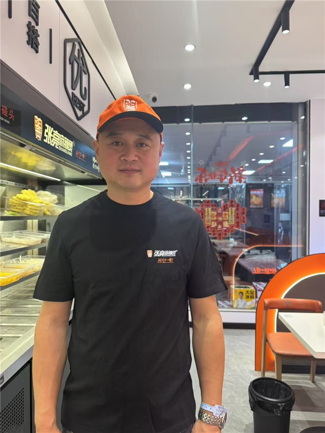 張亮麻辣燙加盟業(yè)主于海波：5年開8店，煮沸四川不靠大廚靠體系|餐飲界