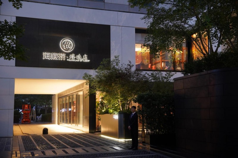 聚焦精致用餐需求， 海底撈全國(guó)首家臻選店開業(yè)|餐飲界