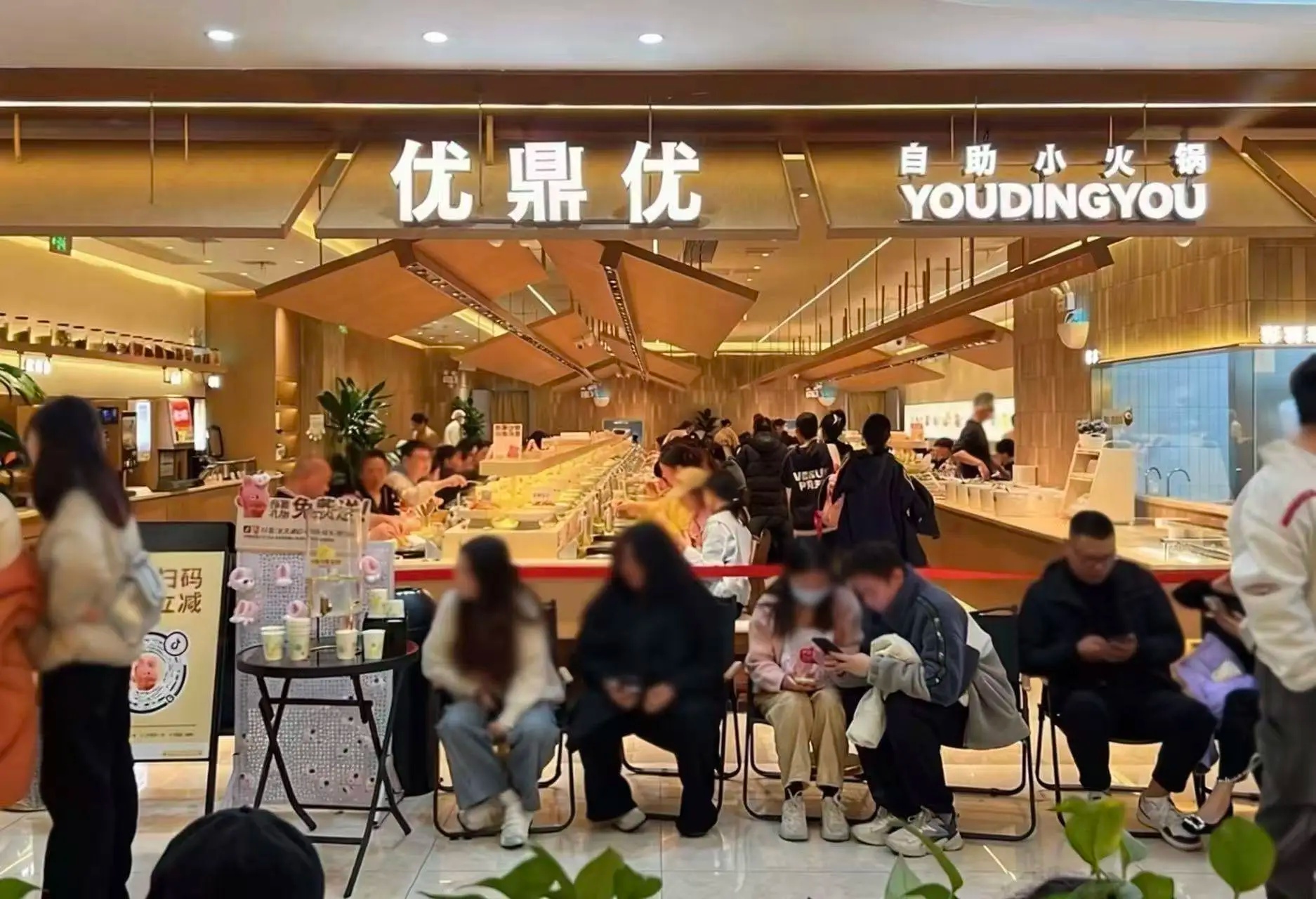 長(zhǎng)沙又出新王，日排隊(duì)超2000桌，海底撈旗下舉高高原班人馬再造一個(gè)小火鍋！